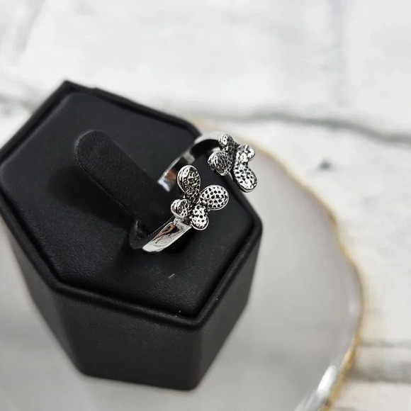 Butterfly Hugs Adjustable Fashion Ring A8 - Picture 2 of 5